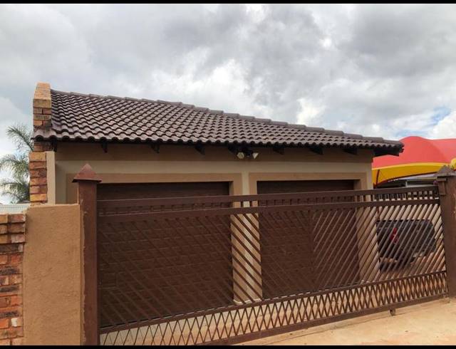 4 BEDROOM HOUSE FOR SALE IN THE ORCHARDS